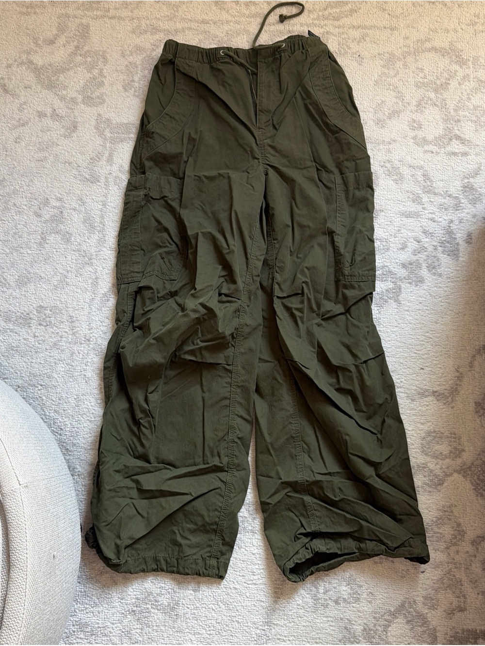 Aritzia Wide-Leg Cargo Pants in Olive Green